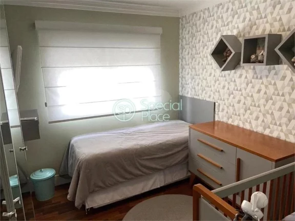 Imagem Cobertura toda reformada, com muita luz natural, piscina privativa, toda envidraçada, 3 dormitório...