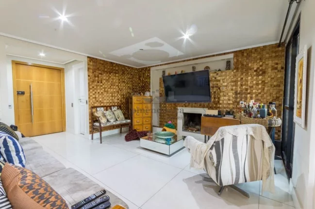Imagem Apartamento reformado nas Perdizes com 172m²