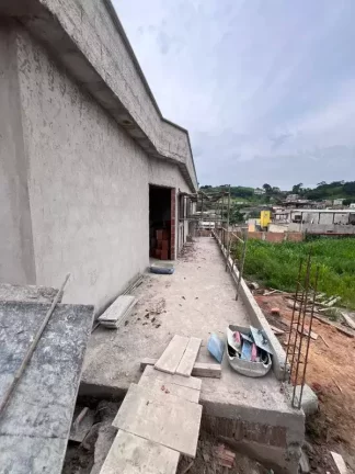 Imagem MEIO LOTE+PORÃO EM BAIXO+3QUARTOS+2VAGAS