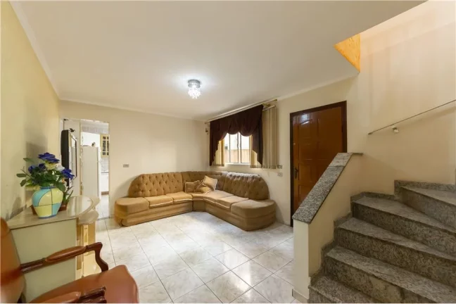Imagem Encantadora Casa de 175m² com 4 Dormitórios e 2 Vagas na Garagem em Taipas, São Paulo