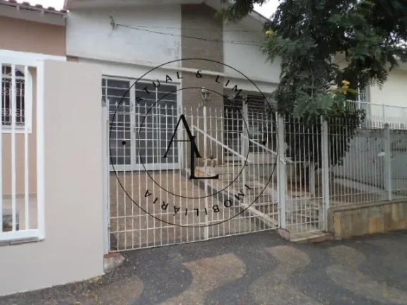 Imagem Casa Versátil com 3 Dormitórios: Ideal para Uso Comercial ou Residencial!