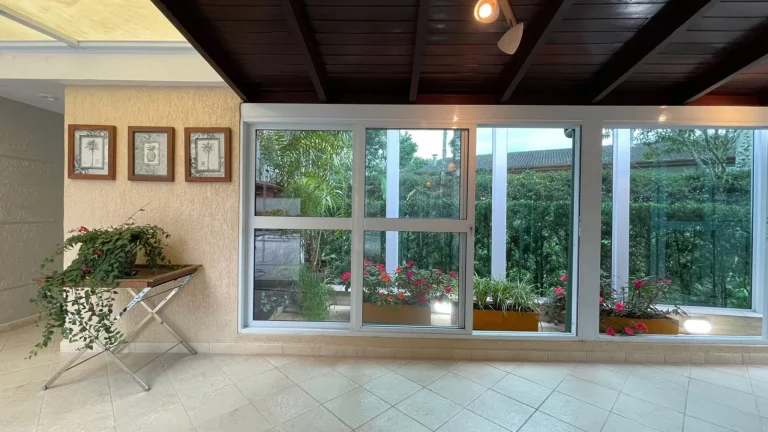 Imagem Casa de Luxo à Venda em Riviera de São Lourenço Módulo 30: 4 quartos, 1 suíte, 2 salas, 4 vagas, 220m² de área. Aproveite!