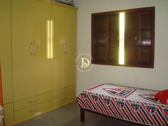 Imagem Casa - Jardim Ismênia - 3 Dormitórios (1 suíte) - 220m² - São José dos Campos/SP