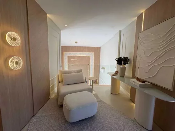 Imagem Casa alto padrão em condomínio fechado, 4 suítes sendo 1 master e 4 vagas, em Camboriú/SC