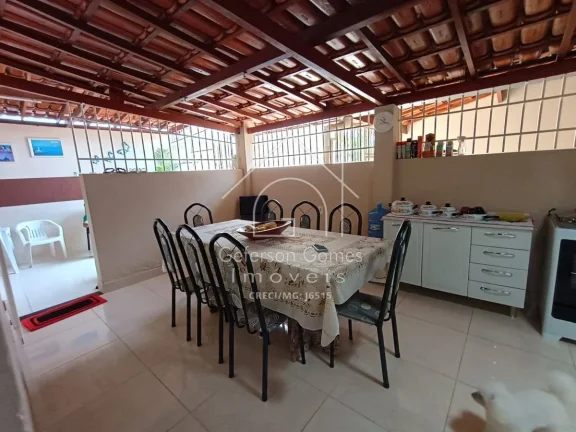 Imagem Casa à venda - Com 5 Quartos - Centro - Mantena - MG