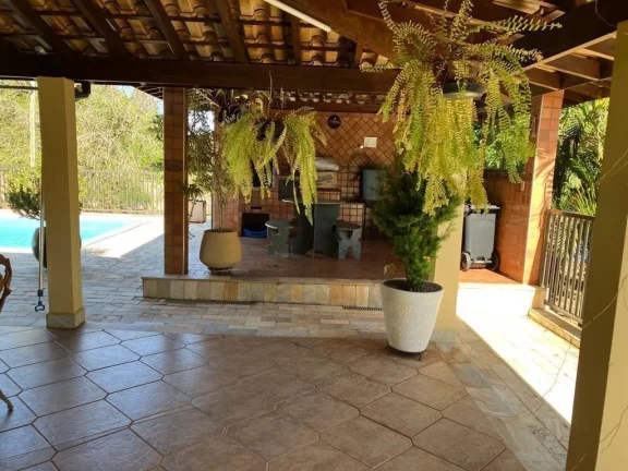 Imagem EXCELENTE RANCHO COMPLETO COM ACESSO Á ÁGUA EM ESTREITO COM ASFALTO ATÉ Á PORTA - 04 dormitórios sendo 03 suítes - Varanda contornando toda á casa