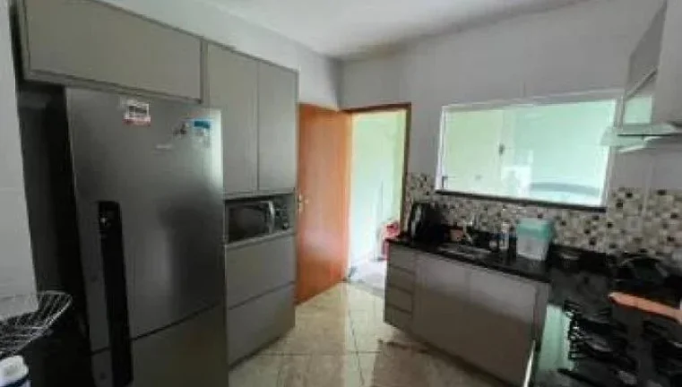 Imagem CASA C/51M2 - 2 QUARTOS - 1 VAGA - INOÃ - MARICÁ/RJ - Valor de avaliação R$ 280.000,00 LEILÃO ÚNICO 12/01/2026 - VALOR INICIAL DE VENDA: R$ 201.600,00