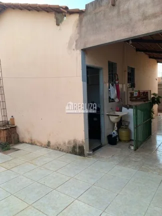Imagem Casa padrão à venda no Residencial Rio de Janeiro, Uberaba: 2 dormitórios e garagem!