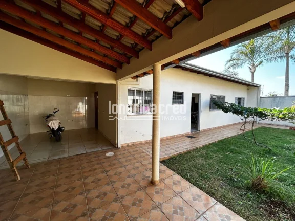 Imagem Imóvel com 500m² de terreno e 189m² construídos, 3 quartos (2 suítes), sala 2 ambientes, edícula 62m², garagem 4 carros, quintal e jardim