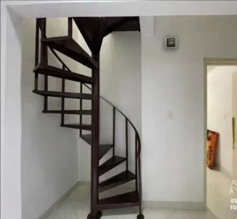 Imagem Sobrado Reformado Com 234 m² 4 Dormitórios, 2 Suites 3 Vagas de Gargens