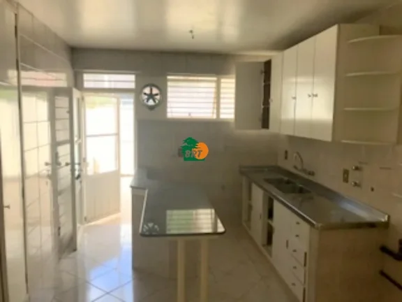 Imagem Casa para Venda em São Roque, Jardim Meny, 4 dormitórios, 1 suíte, 1 banheiro, 4 vagas