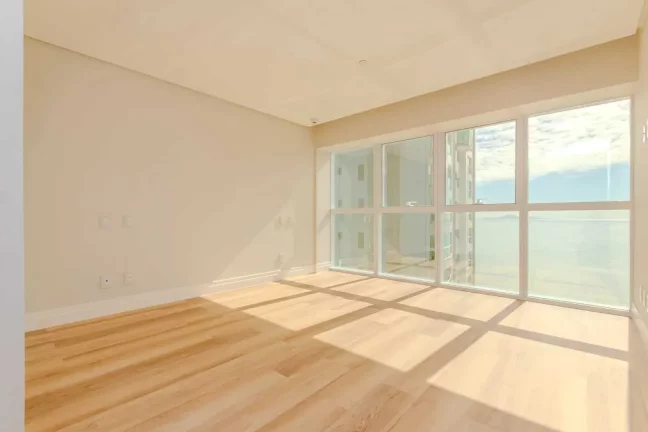 Imagem Apartamento com 4 dormitórios sendo 2 suítes e 4 vagas de garagem em Balneário Camboriú
