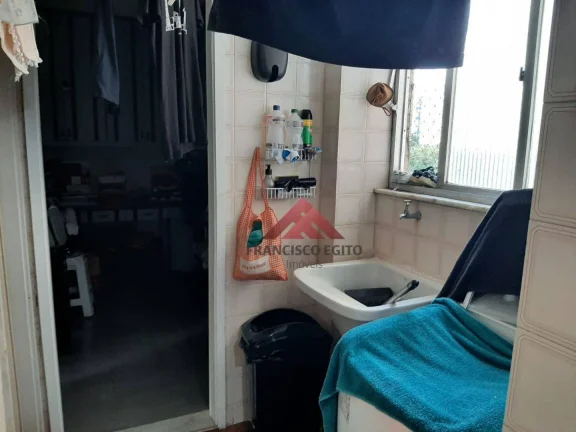 Imagem Apartamento no Fonseca na João Brasil,próximo a Alameda São Boa Ventura,com varanda,sala ,dois quartos,dependencia foi revertida para escritório