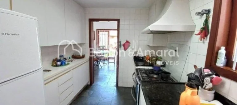 Imagem Linda casa á venda no Condomínio Reserva Iguatemi com hall de entrada social e de serviço, vaga p...