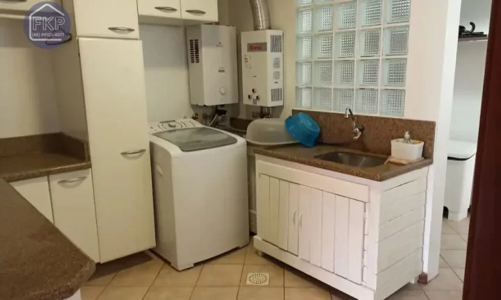 Imagem Casa com 4 dormitórios frente mar!