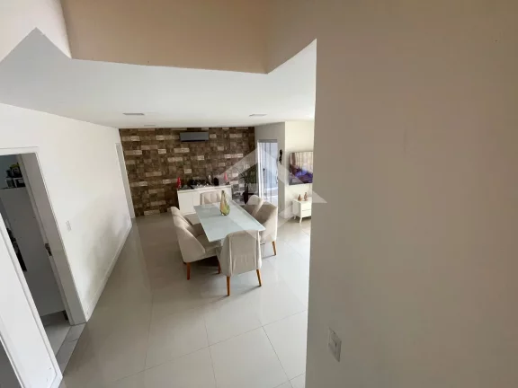 Imagem Casa Dúplex em Condomínio Fechado: Conforto e Segurança