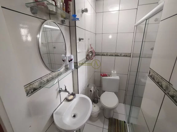 Imagem Casa á 700m da Praia, 2 dorms toda reformada à venda em Peruíbe