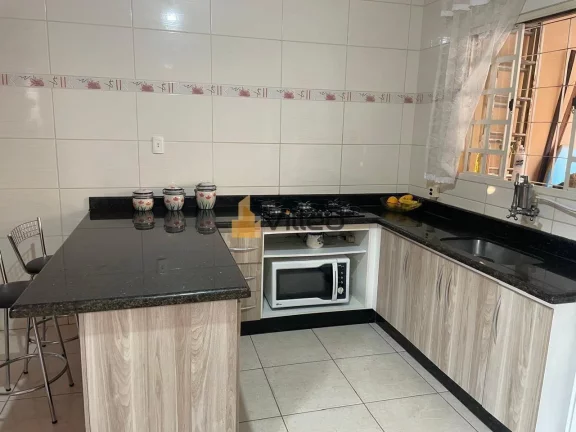 Imagem Descubra uma rara oportunidade de viver com elegância e praticidade em um sobrado moderno e bem dis...