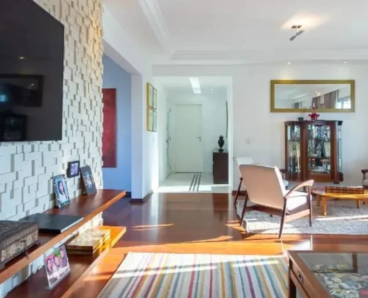 Imagem Apartamento 240 M², 1 por andar, 4Q, 3 Suítes, 5 banheiros, 4 vagas, 800M do metrô, 100% face norte, gerador full, dependência de serviço, piscina.