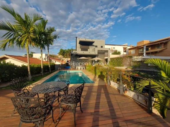 Imagem Encante-se com esta belíssima residência de 295,84m² de construção, projetada para oferecer con...