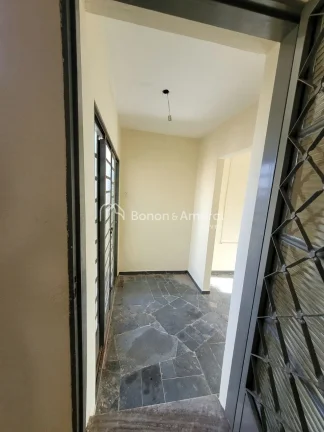Imagem Casa térrea à venda no Jardim Conceição, Campinas, SP. 

Casa de 3 quartos, sendo 1 suíte, todo...