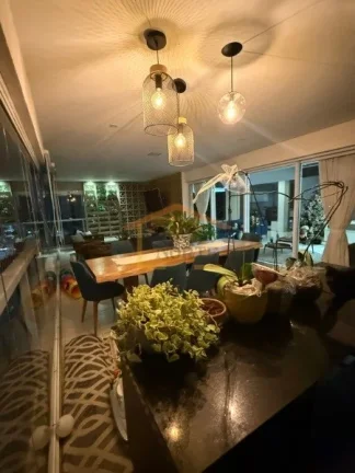 Imagem PORTEIRA FECHADA!!!
Apartamento alto padrão, hall social privativo, 3 dormitórios, sendo 3 suítes...