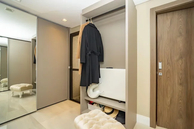 Imagem Luxuoso Apartamento em frente ao Clube Curitibano no coração do Água Verde.