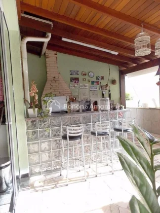 Imagem Casa com 337 m² e 4 quartos