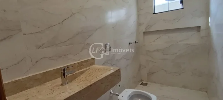 Imagem Imperdível casa à venda em Campo Grande-MS, Bairro Seminário: 3 quartos, 1 suíte, 2 salas, 3 banheiros, 3 vagas, 128m².