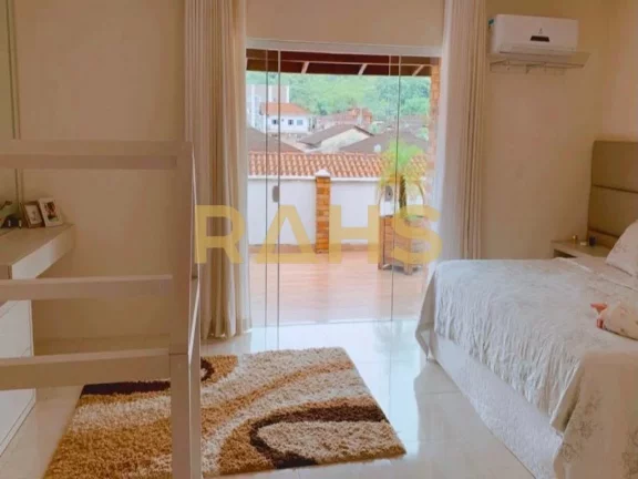 Imagem Linda casa semi-mobiliada e climatizada com 1 suíte, 2 quartos, 2 vagas de garagem e completa área...
