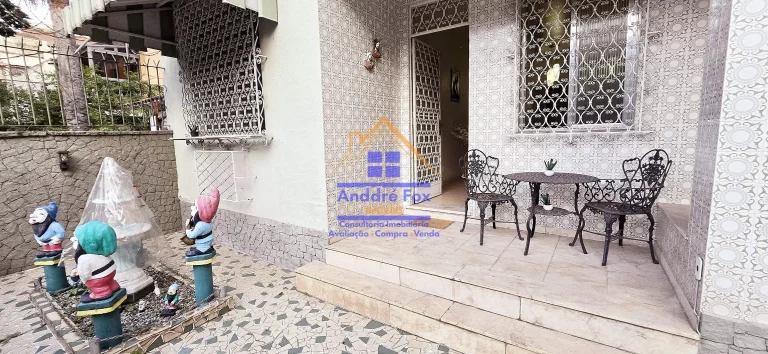 Imagem Casa com 2 salas, varanda, 3 quartos, copa coz., depend., a de serv., quintal, vaga 3 carros, à venda, 185 M², por R$ 1.300.000 – Grajaú - Rio de Janeiro / RJ.