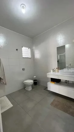 Imagem Casa Alto Padrão com 3 dormitórios sendo 1 suíte e 2 vagas - Floresta | Joinville/SC