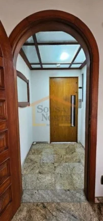 Imagem Apartamento duplex, 275m² em prédio exclusivo com apenas seis unidades. 4 dormitórios, sendo 2 su...