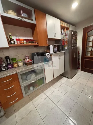 Imagem Casa em Condomínio de Luxo à Venda em Curicica, Rio de Janeiro-RJ: 2 Quartos, 2 Suítes, 1 Sala, 3 Banheiros, 1 Vaga de Garagem, 77m².