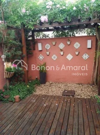 Imagem Casa com 3 quartos, sendo um suíte, com armários e ar condicionado, sala living três ambientes, c...