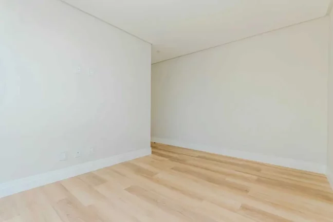 Imagem Apartamento com 4 dormitórios sendo 2 suítes e 4 vagas de garagem em Balneário Camboriú