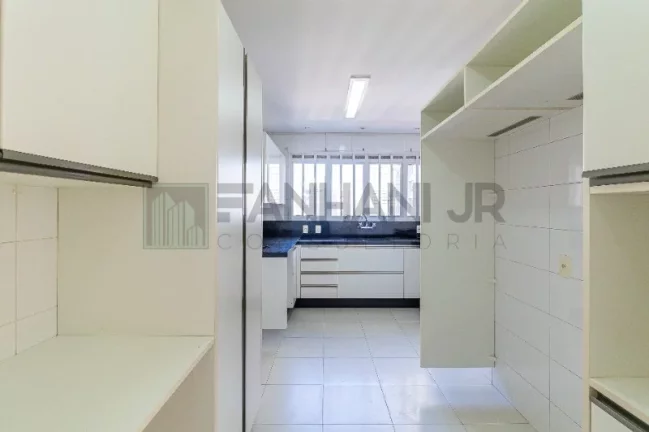 Imagem Apartamento de Alto Padrão na Vila Nova Conceição: 3 Quartos, 3 Suítes, 3 Salas, 5 Banheiros, 4 Vagas, 192m² - São Paulo-SP