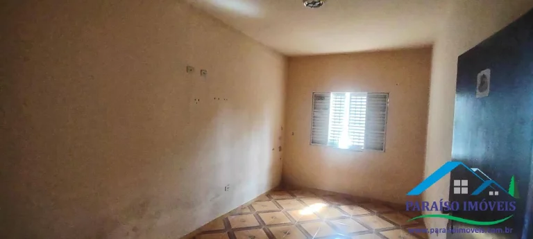 Imagem More no Centro de Paraisópolis - Casa com 3 dormitórios