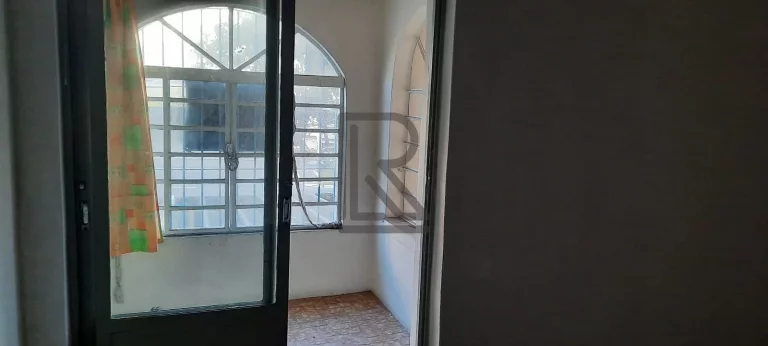 Imagem Oportunidade Imperdível: Casa Antiga em Localização Estratégica com Potencial Comercial!