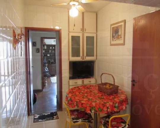 Imagem Apartamento excelente, com terraço, lavabo, 4 dormitórios sendo 1 suíte, piso em tacos e tudo bem...