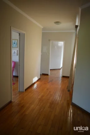 Imagem Casa em Camobi com 05 dormitórios, suíte master, lareira, piscina