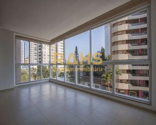 Imagem Chegou a hora de voltar às origens. O Newport resgata o melhor da construção tradicional de alto ...