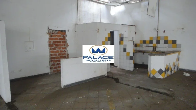 Imagem Barracão Comercial - Área Construída: 177,00 m² - Com 02 banheiros; copa; amplo espaço para car...