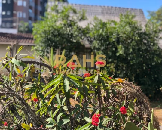 Imagem Linda casa enxaimel, de esquina com a Rua Eça de Queiroz, localizada em uma excelente área comerci...