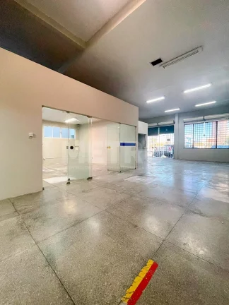 Prédio comercial com 3 andares para locação na Av. Monsenhor Ângelo Sampaio