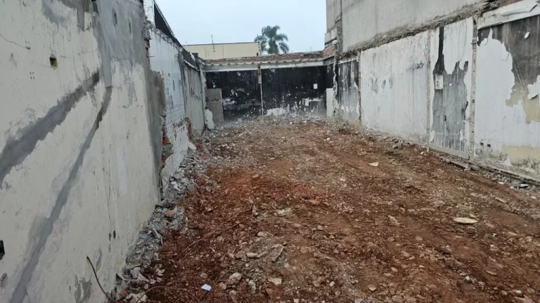 Imagem Terreno à venda, 130 m² por R$ 520.000,00 - Centro - Poá/SP