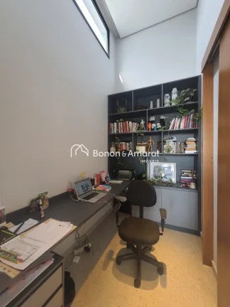 Imagem Casa Térrea à Venda com 3 Suítes - Condomínio Terras do Cancioneiro, Paulínia/SP - 242 m²

Exc...