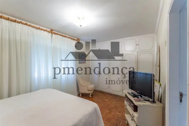 Imagem Apartamento de 132m² em Higienópolis, 3 quartos (1 suíte) e 1 vaga demarcada e livre.