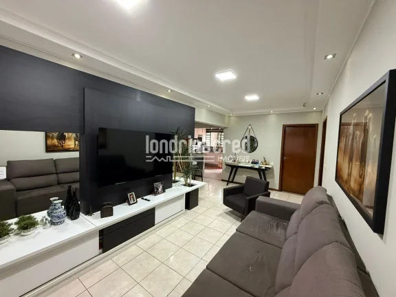 Imagem Casa à Venda na Zona Sul de Londrina com 3 Quartos, Suíte, Energia Solar, Área Gourmet, Móveis Planejados e Sistema de Segurança.