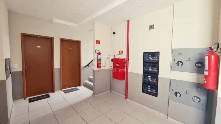 Imagem Apartamento de 2 quartos, 1 banheiro mais vaga de garagem, com transporte público e supermercados e...